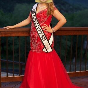 Elegant Red Evening Gown 👑